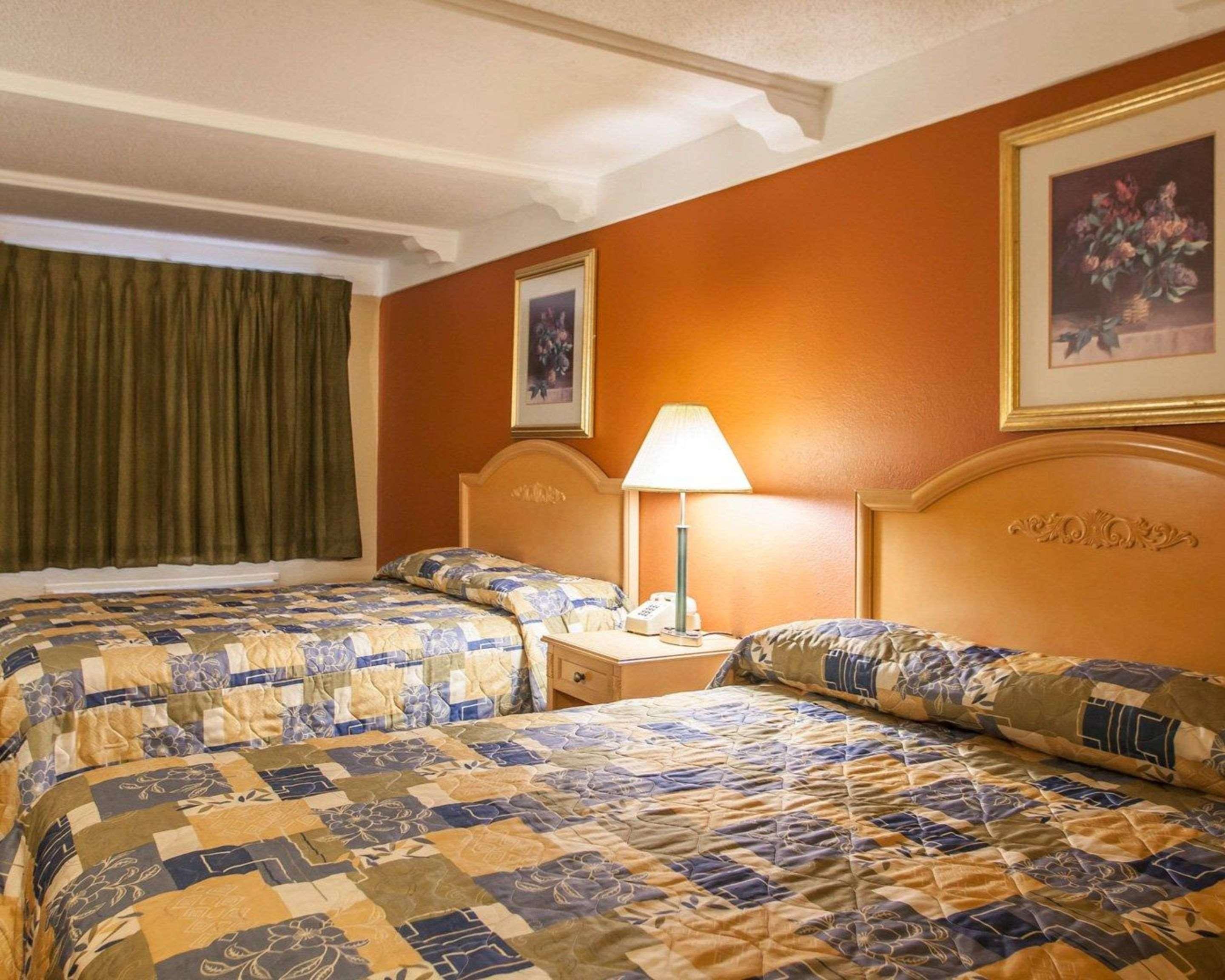Relax Inn Saint Charles Exterior photo