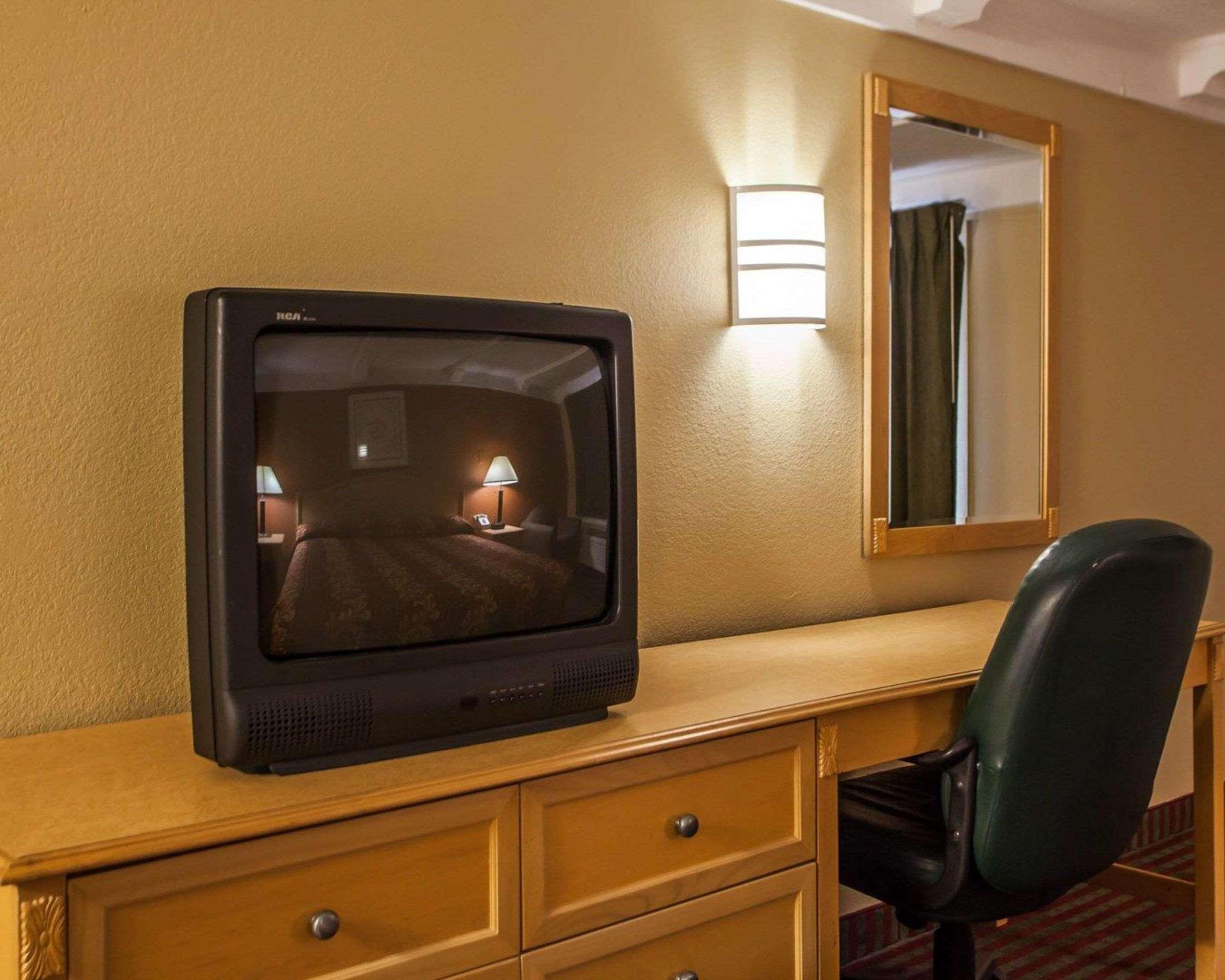 Relax Inn Saint Charles Exterior photo