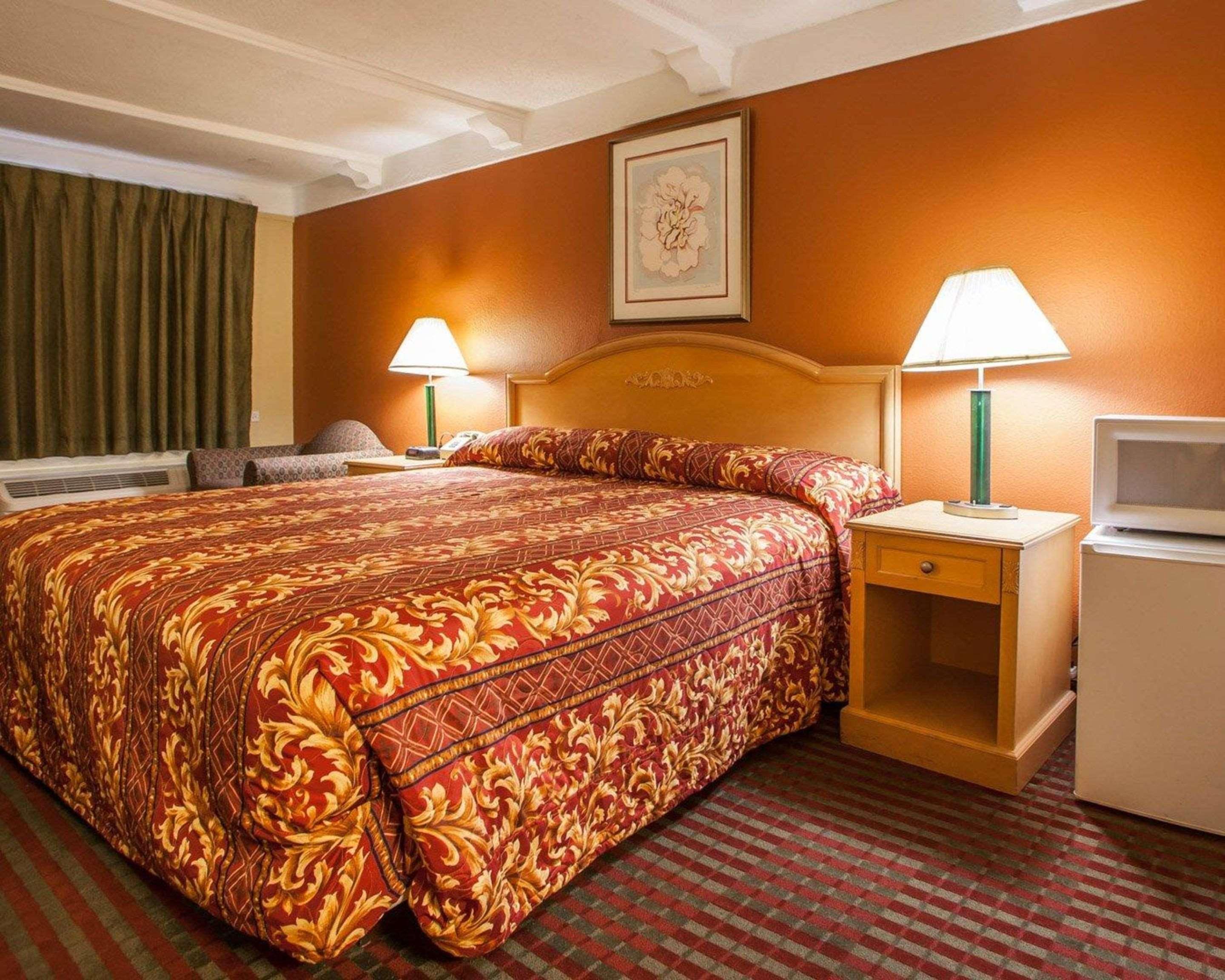 Relax Inn Saint Charles Exterior photo