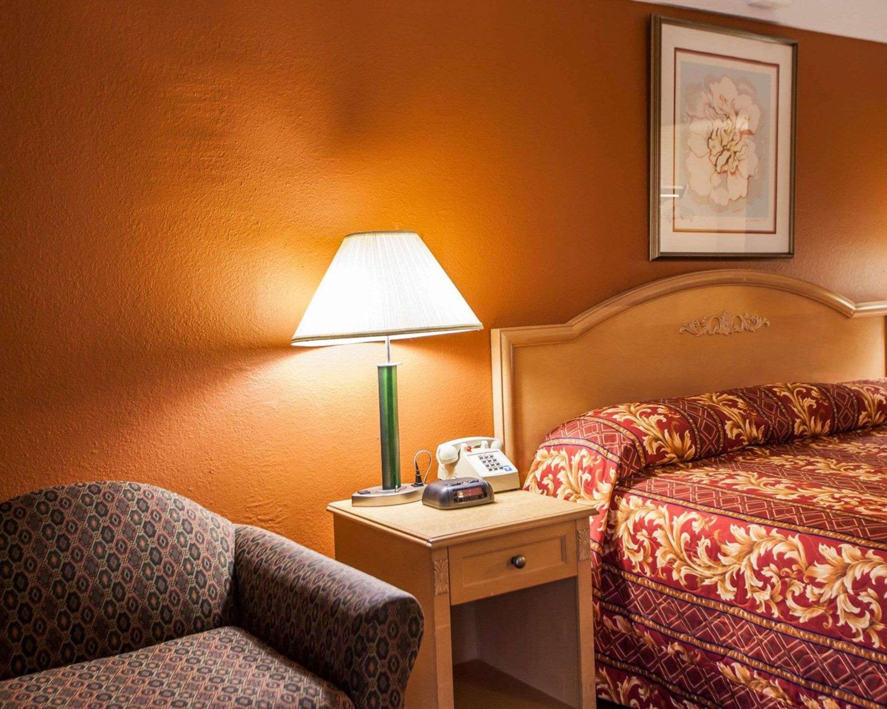 Relax Inn Saint Charles Exterior photo