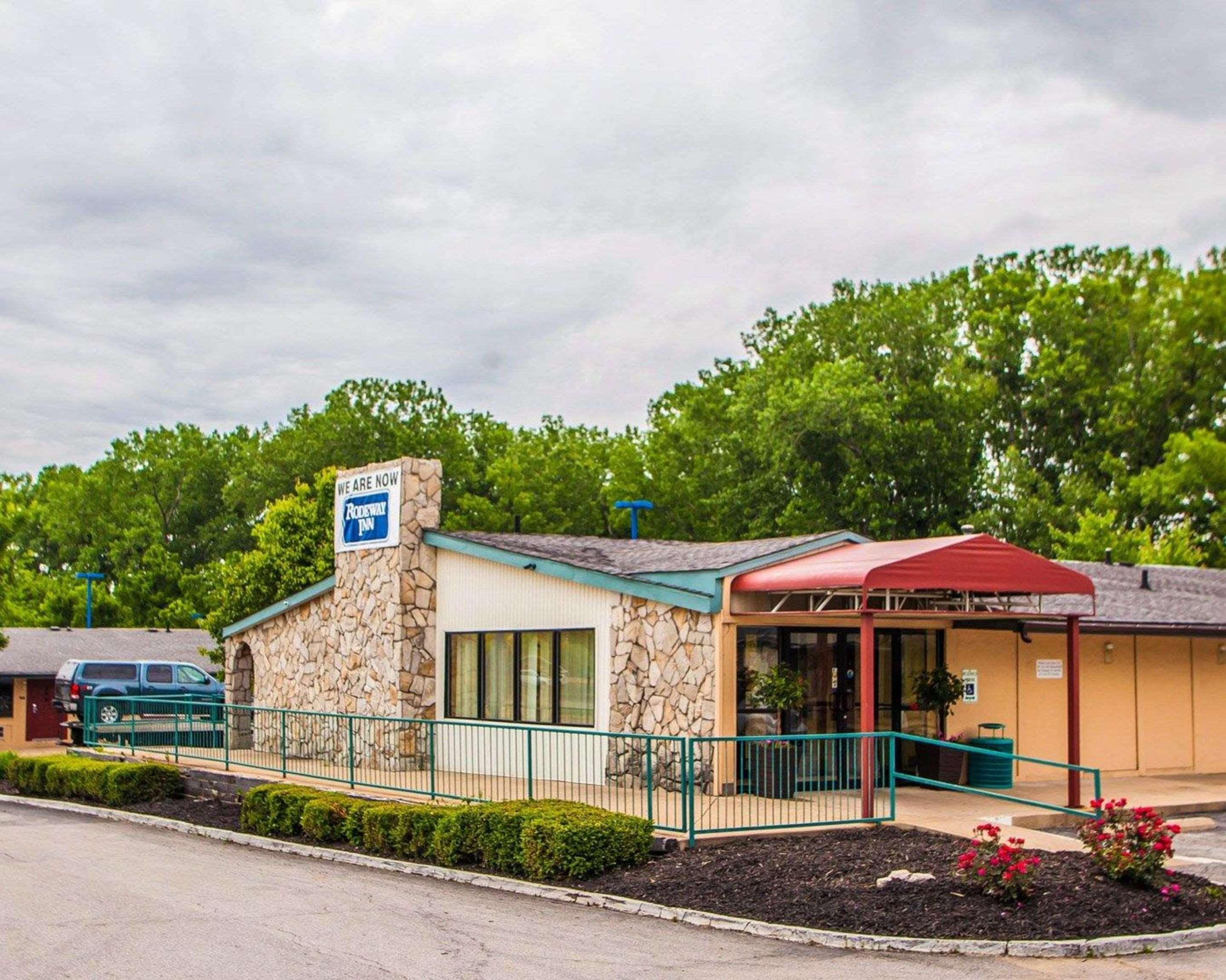 Relax Inn Saint Charles Exterior photo