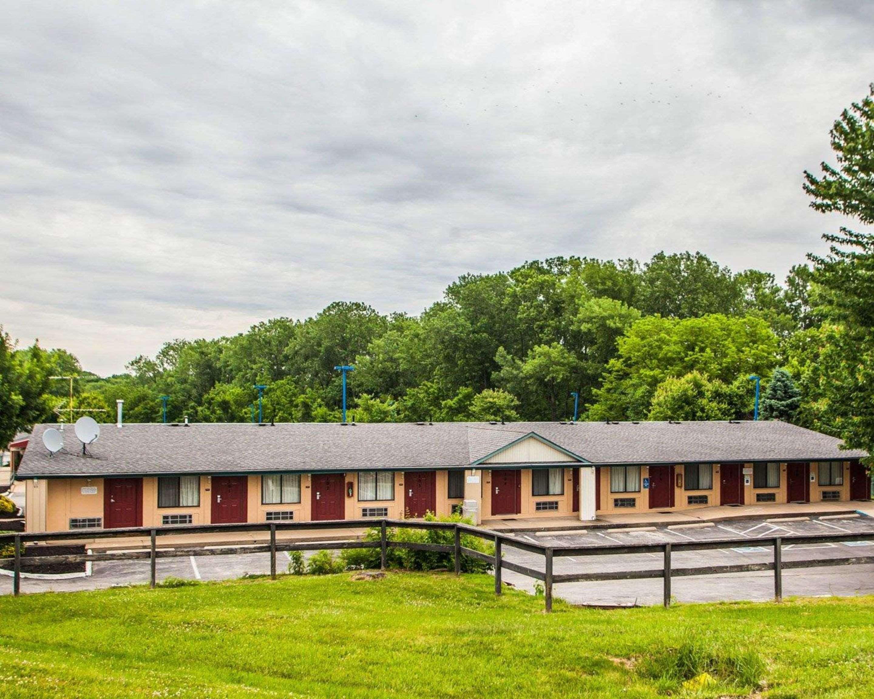Relax Inn Saint Charles Exterior photo