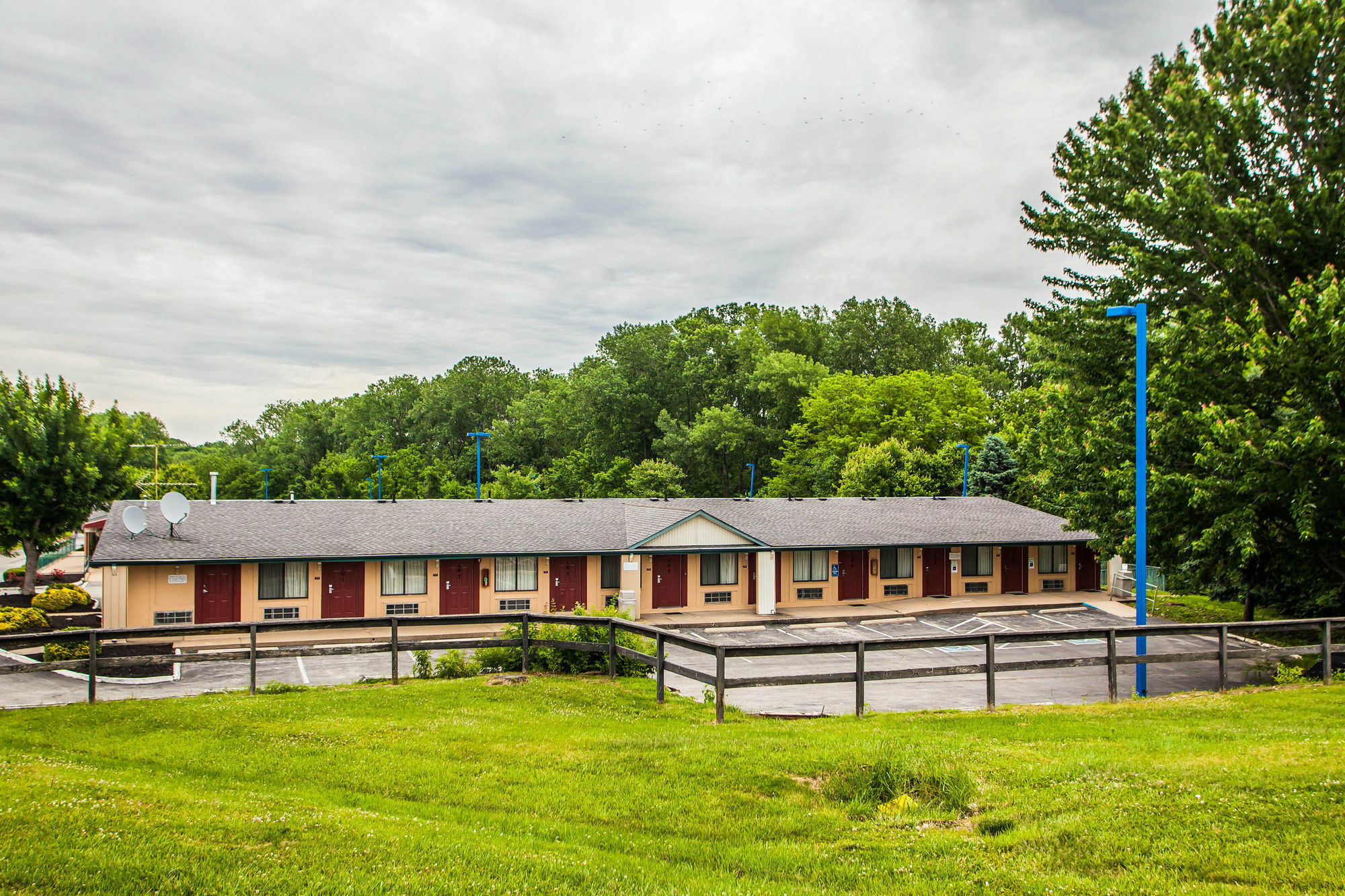 Relax Inn Saint Charles Exterior photo